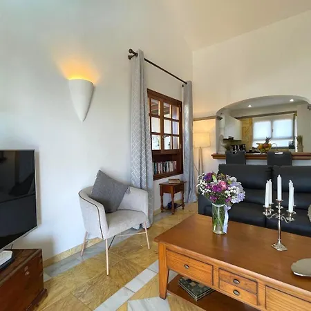 Casa Karoline With A Sunny Terrace, Heated Pool, Comfort And Privacy In A Quiet Neighborhood Playa Blanca (Lanzarote)