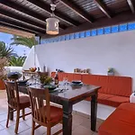 Casa Karoline With A Sunny Terrace, Heated Pool, Comfort And Privacy In A Quiet Neighborhood Villa Playa Blanca (Lanzarote)