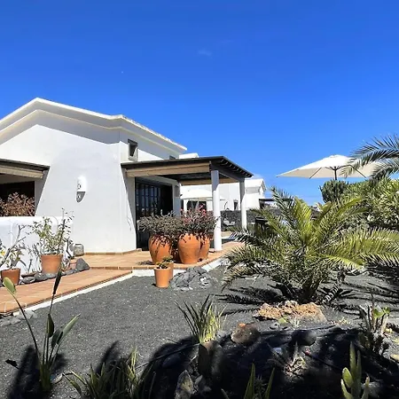 Casa Karoline With A Sunny Terrace, Heated Pool, Comfort And Privacy In A Quiet Neighborhood * Playa Blanca (Lanzarote)