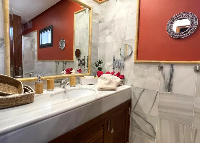 Casa Karoline With A Sunny Terrace, Heated Pool, Comfort And Privacy In A Quiet Neighborhood Villa