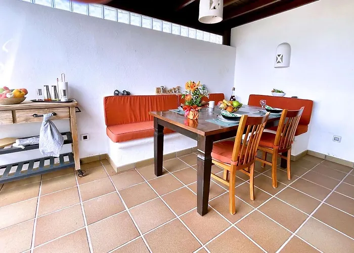 Casa Karoline With A Sunny Terrace, Heated Pool, Comfort And Privacy In A Quiet Neighborhood *